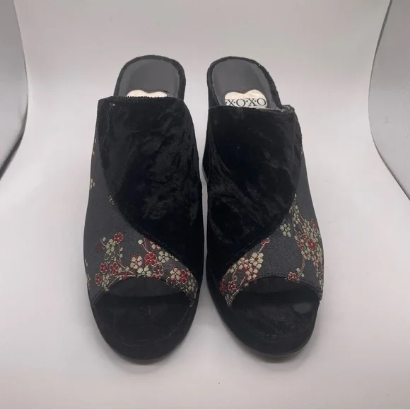 XOXO Velvet Platform Heels Black with Floral Pattern Women’s Size 7 - Picture 4 of 8
